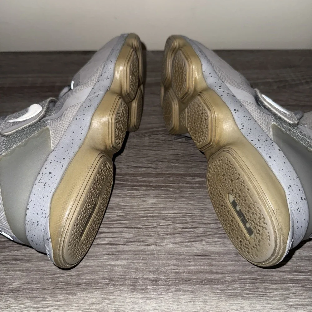 Nike Lebron XIV 14 Men US 11 Silver White Reflective Grey James 852405-007‎